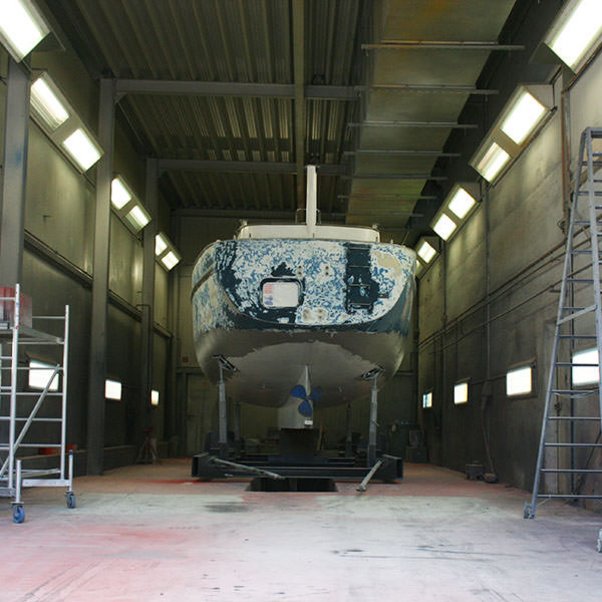 Even large ships can be accommodated in the heller Nautical Services workshops